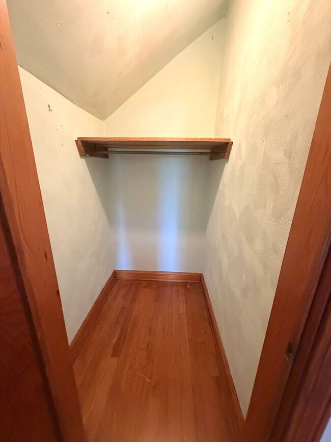 Building Photo - Hilltop Charm in Floyds Knobs – Spacious All-Brick Beauty with Room to Grow!