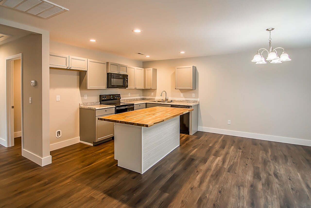 Kitchen - 54 Creekside Ln