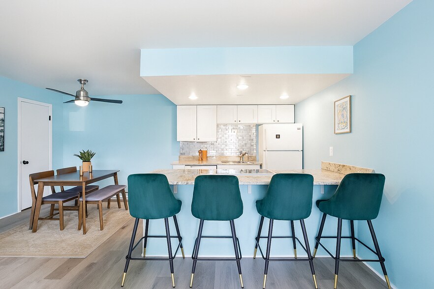 Building Photo - 645 Manhattan Plz