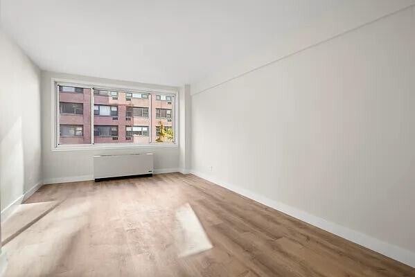 Building Photo - 340 E 51st St