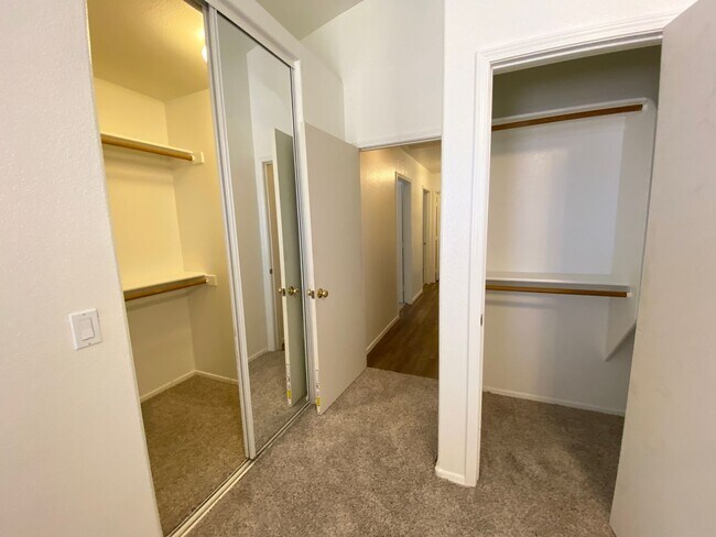 Building Photo - 3 Bed 2 Bath Corner Lot