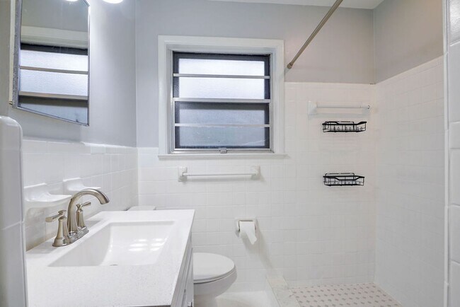 Building Photo - ?969 Oak Grove Road West Homewood!