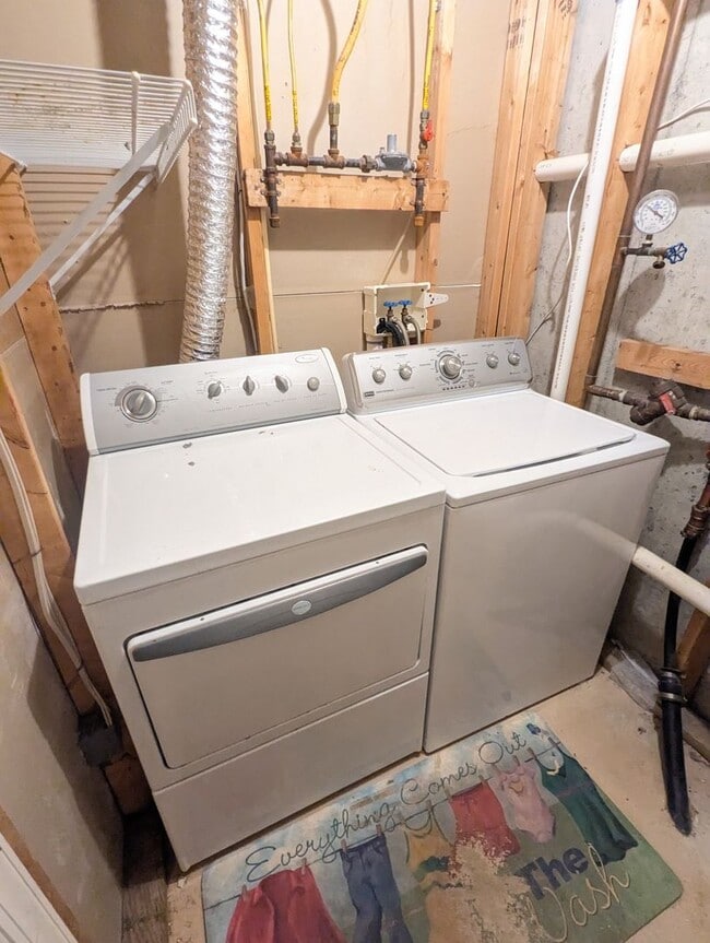 Building Photo - Townhouse in Spring Ridge community - OAKDALE school district - available before the holidays!