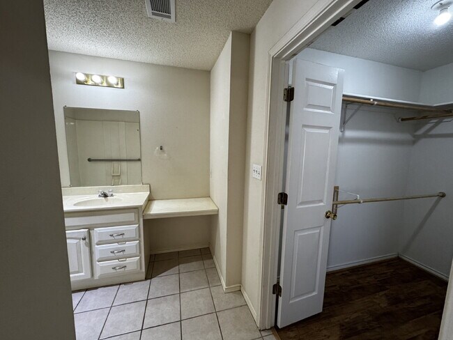 Building Photo - Stunning Duplex Featuring Hardwood Floorin...