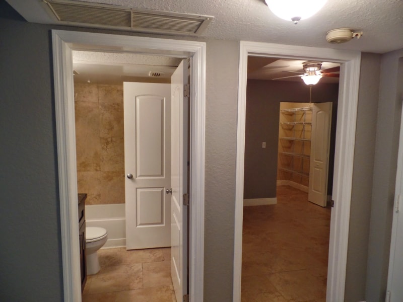 Building Photo - 2811 N Oakland Forest Dr