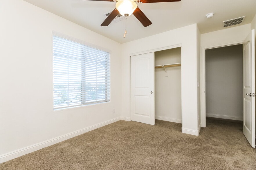 Building Photo - 5535 E June St