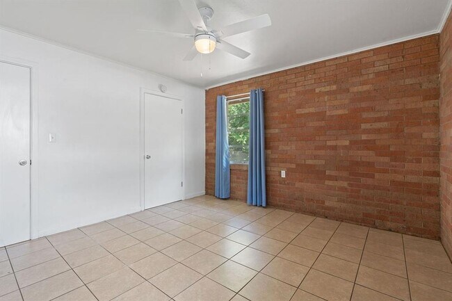 Building Photo - 2205-2205 Alta Vista Ave