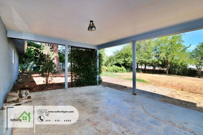 Building Photo - 160 Woodcliff Dr