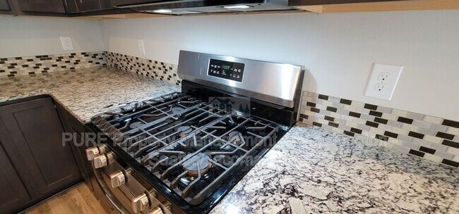 Building Photo - 6925 Honeylocust Ct NE