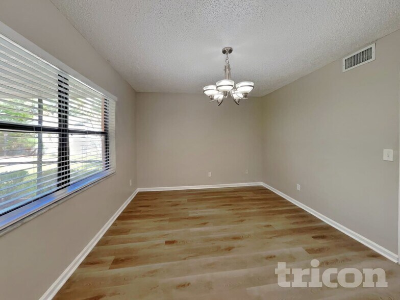 Building Photo - 16128 Foxfire Dr