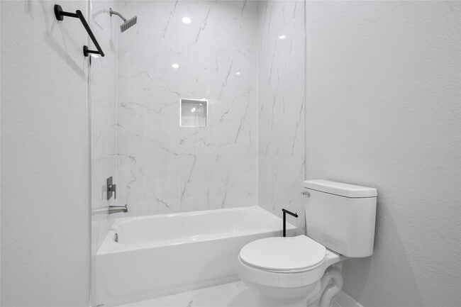 Building Photo - 7220 S Hall St