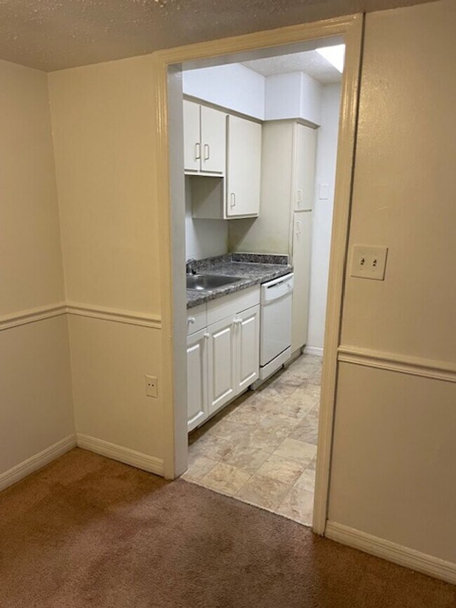 Building Photo - Ground floor One bedroom condo