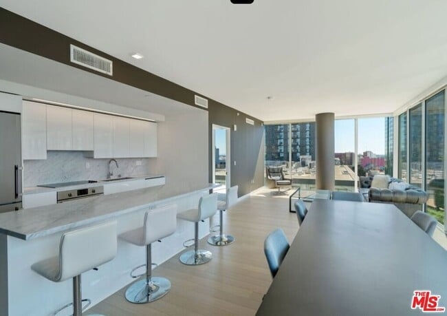 Building Photo - 1050 S Grand Ave