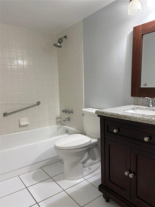 Building Photo - 702 Sunny Pine Way