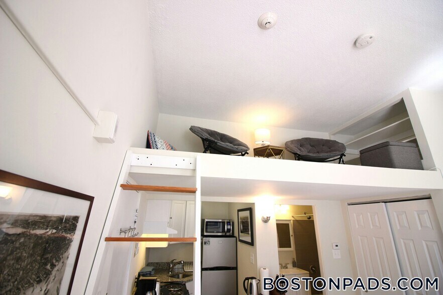 Building Photo - 538 E Broadway