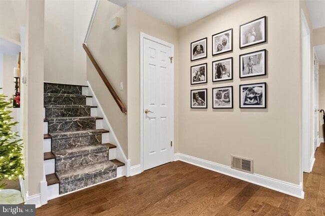 Building Photo - 962 Chanticleer