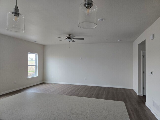 Building Photo - RaeMat LLC