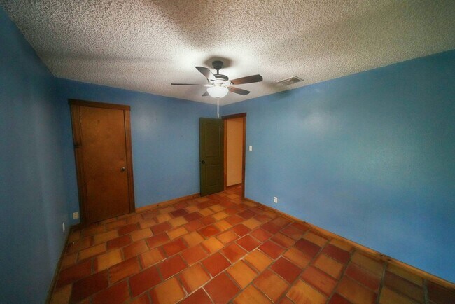 Building Photo - Charming and Centrally Located Home Now Available with Inground Pool. Realtor Commmission:$750