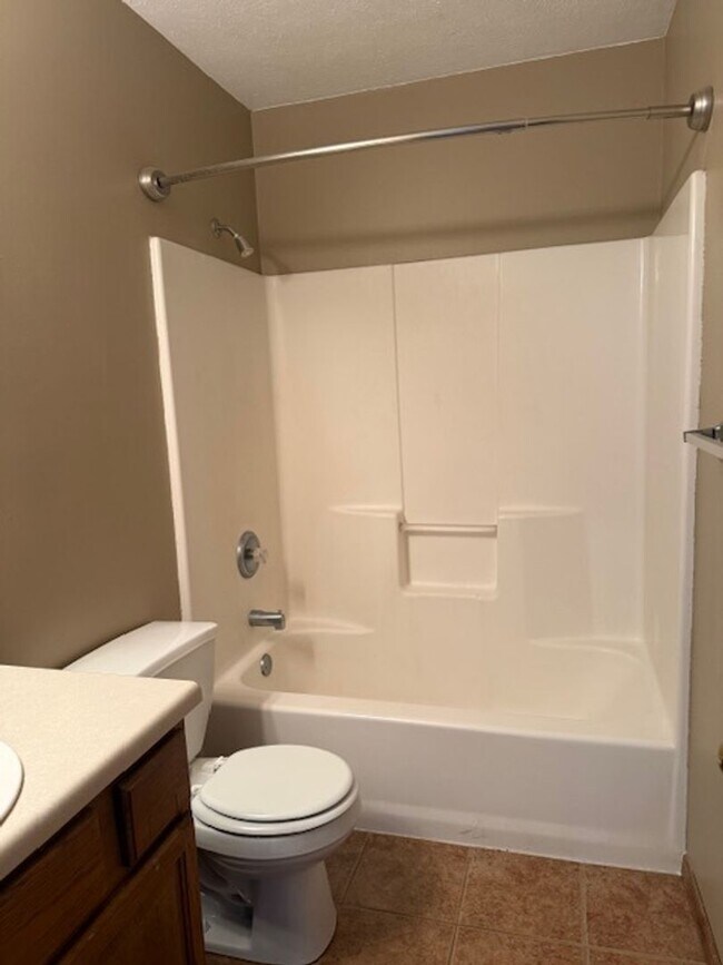 Building Photo - PRE-LEASING! 3 Bedroom in Battlefield