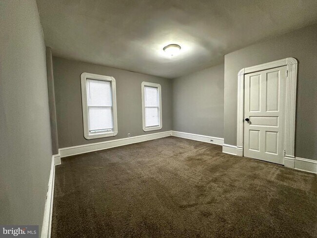 Building Photo - 6539 Park Ave