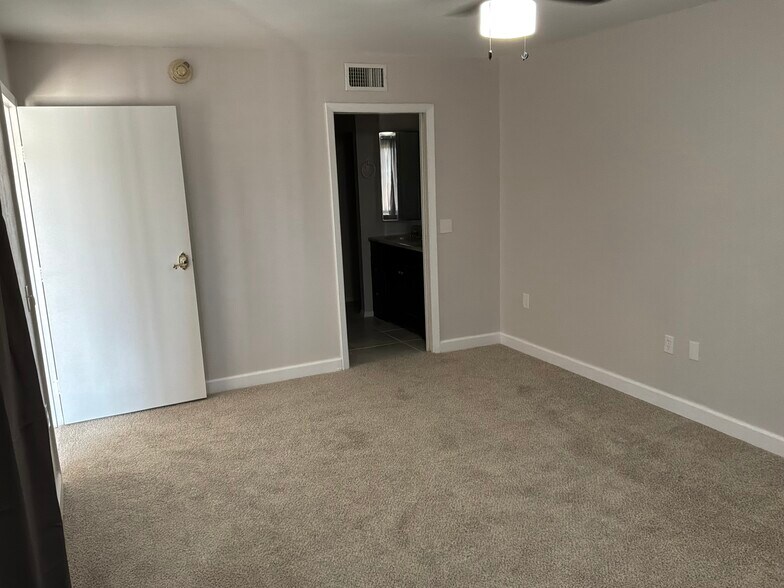 Master Bedroom - 4600 Ocean Beach Blvd