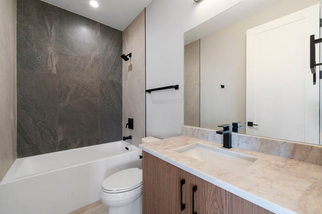 Building Photo - 2351 W Flournoy St