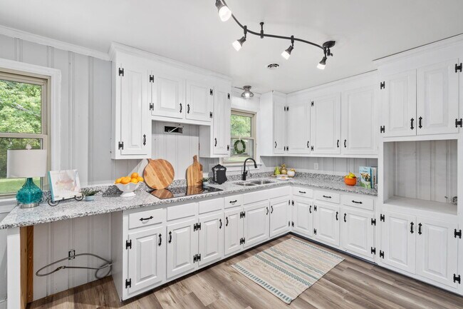 Building Photo - 10511 Lunswood Rd