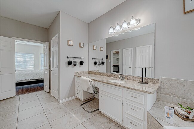 Building Photo - 8006 Devlin Dr