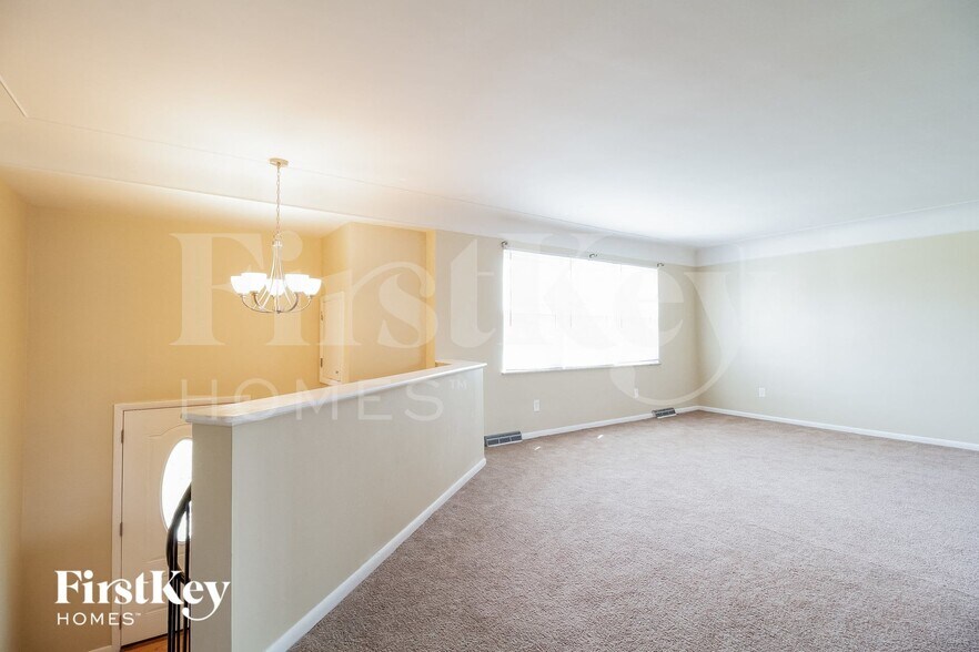 Building Photo - 8431 Bluebird Dr