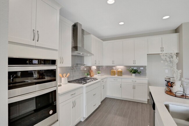 Building Photo - 823 Cherry Elm Dr