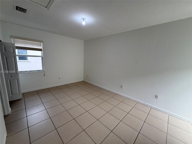 Building Photo - 9465 SW 171st Ct