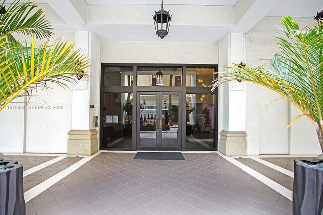 Building Photo - 10 Aragon Ave