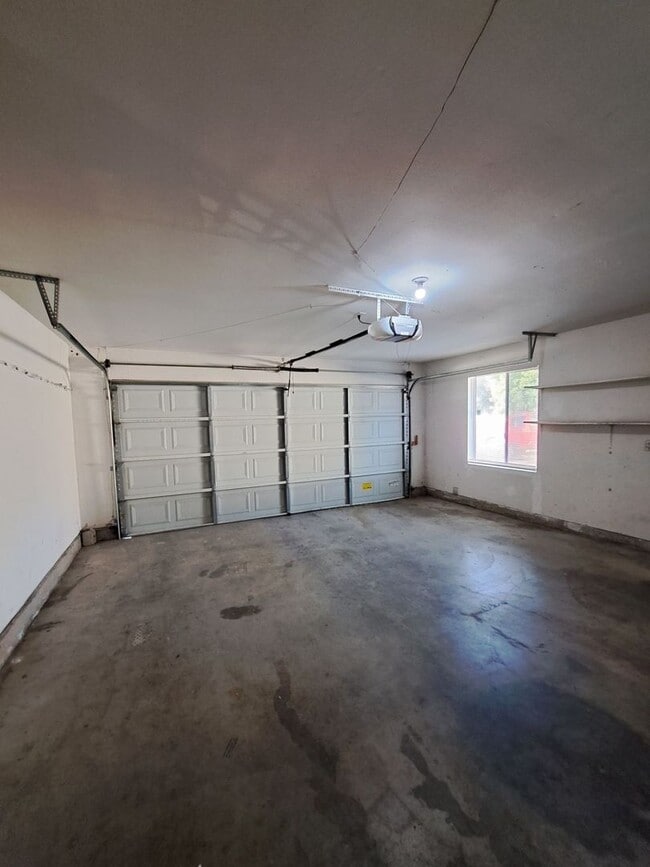 Building Photo - RENT REDUCED & MOVE IN SPECIAL: 1ST MONTH RENT FREE - Spacious 3-Bedroom Home Steps from Addams E...