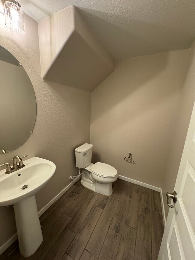 Building Photo - Unique opportunity! Rent a townhouse in a ...