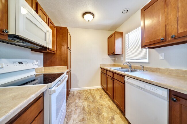 Building Photo - 318 Maplewood Dr