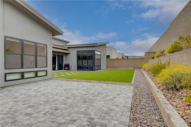 Building Photo - 779 Willits St