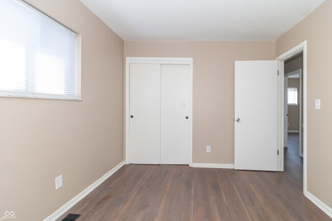 Building Photo - 1701 Nelson Ave