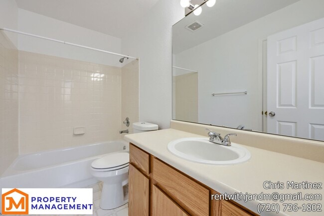 Building Photo - 543 W 114th Way