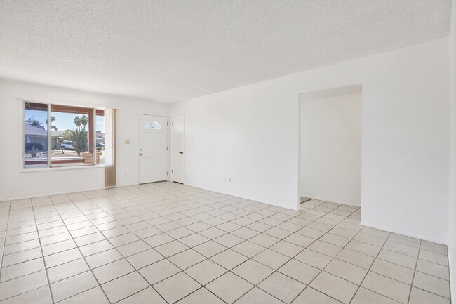 Building Photo - 2104 E Cornell Dr