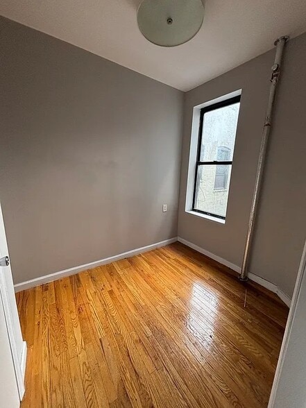 Building Photo - 112 E 103rd St