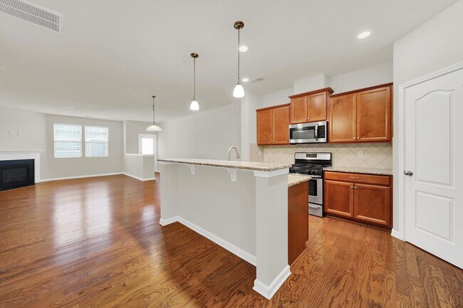 Building Photo - Beautiful Townhome in Indian Land