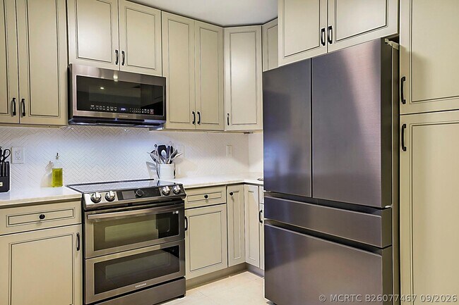 Building Photo - 1701 SW 32nd Ct