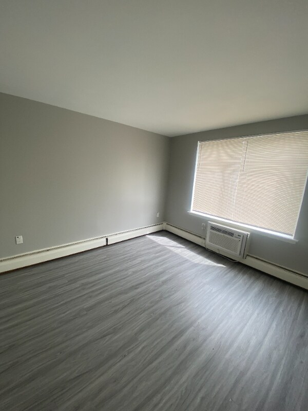 Building Photo - 31 Gillett St