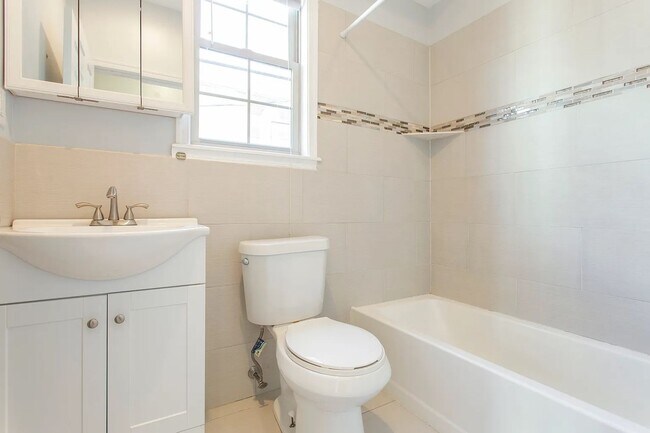 Building Photo - 2534 Amber St