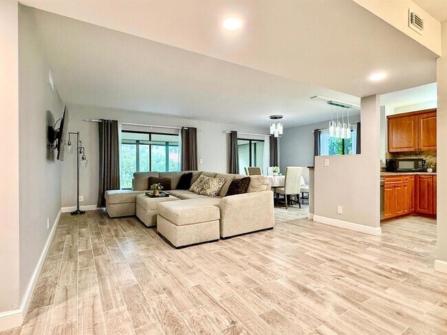 Building Photo - 10615 Ocean Palm Way