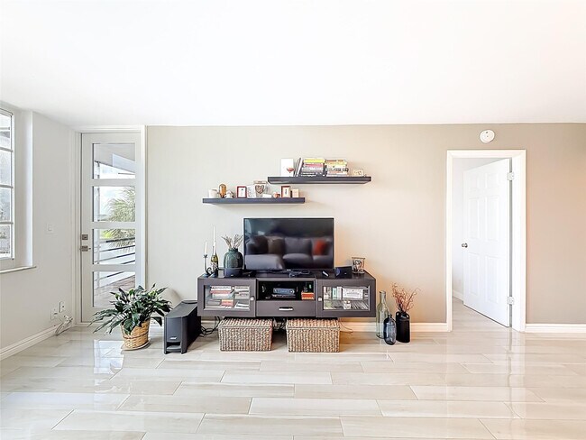 Building Photo - 2741 Taft St