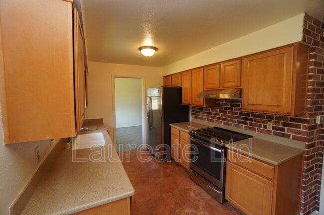 Building Photo - 1472 W Geddes Ave
