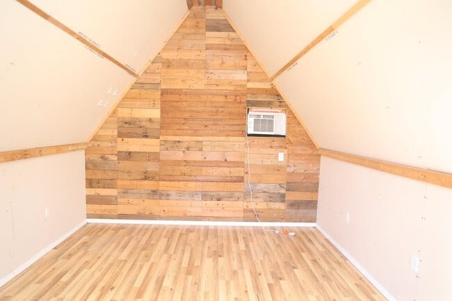 Building Photo - 222 Dobson St