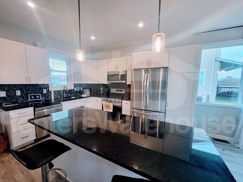 Building Photo - 14807 Willemite St NW