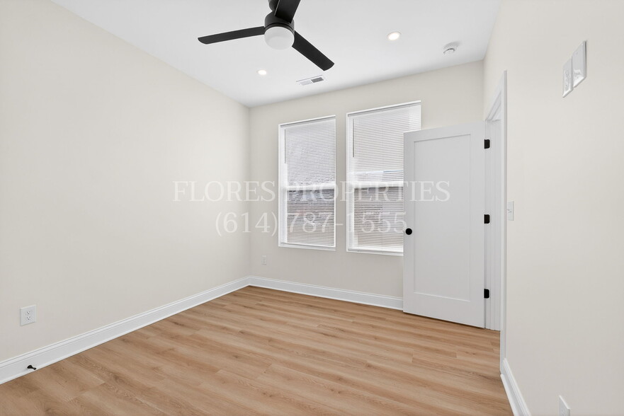 Building Photo - 698 S 22nd St